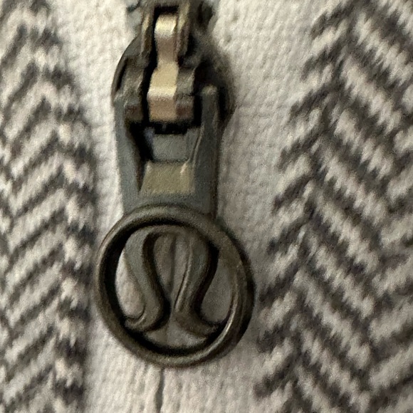 Lululemon Kanto Catch Me 1/2 Zip
Heathered Gray Herringbone  Size 4 Vintage - Picture 6 of 16